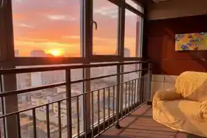 Apartamenty Oliviya na 15 etazhe s vidom na Amur vblizi Areny Erofey