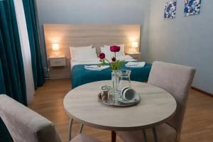 Dvuhmestnyy nomer s 1 krovatyu semeynyy uluchshennyy standart Apartments, Schekino