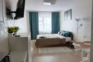 Uyutnye 2-komnatnye apartamenty v novom dome s vidom na karer Mir, Mirnyj