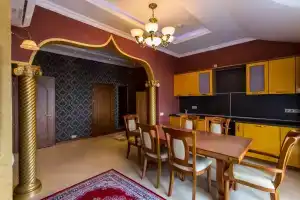 Chetyryohmestnyy nomer uluchshennyy s vidom na more Apartments, Gelendzik