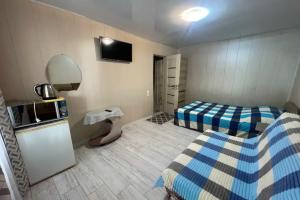 Chetyryohmestnyy nomer uluchshennyy Apartments, Lazarevskoye