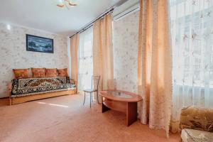 Semeynyy nomer 2-komnatnyy s balkonom Apartments, Lazarevskoye