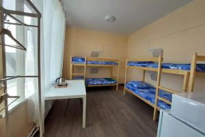 Koyko mesto v chetyrehmestnom nomere Standart (verh) Apartments, Ivanteyevka
