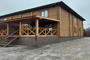 Derevyannyy zagorodnyy dom dlya otdyha Cottage, Vidnoye