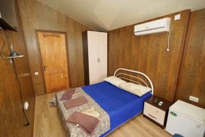 Dvuhmestnyy nomer s 1 krovatyu standart s vidom na more Apartments, Lazarevskoye