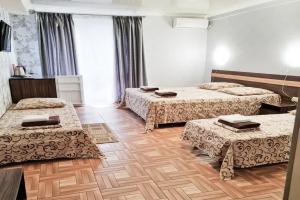 Chetyryohmestnyy nomer Komfort s balkonom Apartments, Adler