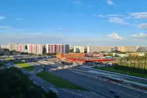 Prostornaya so vsem neobhodimym ryadom s metro Novoperedelkino Apartments, Peredelkino