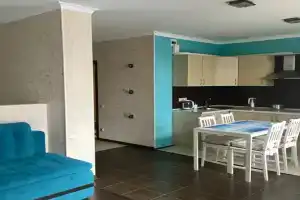 Bolshaya svetlaya uyutnaya studiya Apartments, Shchelkovo