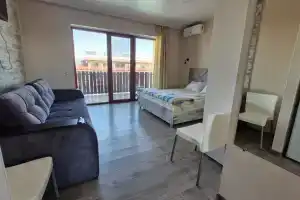 Standart uluchshennyy chetyryohmestnyy Apartments, Kyrylivka