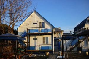 Apartament dvuhkomnatnyy s vidom na more pervyy etazh, Yeysk