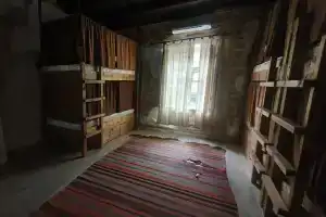 Mnogomestnyy smeshannyy nomer Shestimestnyy Apartments, Derbent