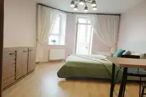 Stilnaya studiya s vidom na beskrayniy les i volshebnye zakaty Apartments