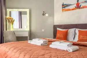 Premium s krasivym vidom na gorod, 2 konditsionera, 2 TV, gostinichnyy servis Apartments