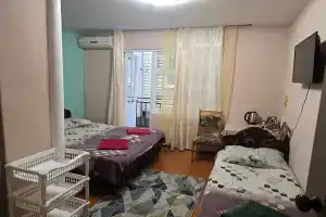 Semeynoe blazhenstvo 3-h mestnyy nomer s balkonom na 4-m etazhe Apartments, Lazarevskoye