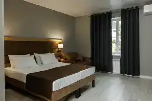 Dvuhmestnyy nomer s 2 otdelnymi krovatyami standart Apartments, Izbarbash