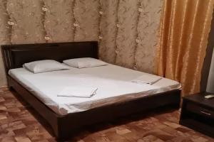 Tryohmestnyy nomer ekonom Apartments, Candripsh