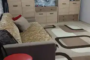 Uyutnaya i tyoplaya Apartments