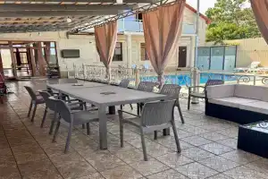 Elitnyy dom u morya s basseynom i parnoy Cottage