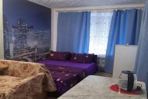 Studiya v mini-gostinitse s s/u, dushem i kuhney v nomere dlya 1-3chel. Apartments, Vol'sk