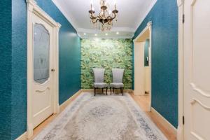 ZhK Mega tower vozle TRTs Mega Apartments, Almaty