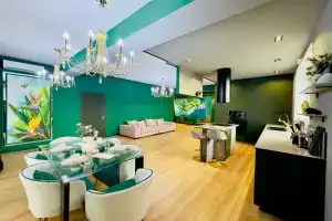 Lyuks s 2 spalnyami s panoramnym vidom Apartments, Almaty