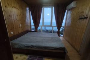 Dvuhmestnyy nomer s 1 krovatyu standart s vidom na more Apartments, Novyjj Afon