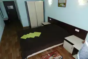 Dvuhmestnyy nomer s 1 krovatyu standart Apartments, Temryuk