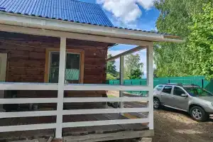 Dom u sliyaniya rek, ryadom s istoriey Cottage, Yoshkar-Ola
