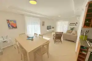 Uyutnaya s vidom na basseyn i sad Apartments, Alanya