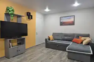Uyutnaya 2-komnatnaya s novym remontom Apartments