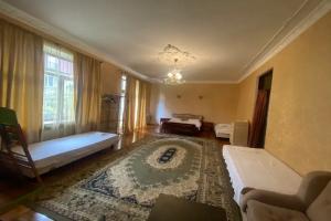 Semeynyy nomer lyuks s vidom na gorod Apartments, Thubun