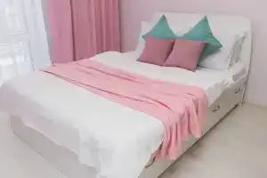 Uyutnaya studiya rose v spalnom rayone Apartments, Petrozavodsk