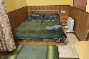 Dvuhmestnyy nomer s 1 krovatyu standart so svoim sanuzlom Apartments, Berdyansk