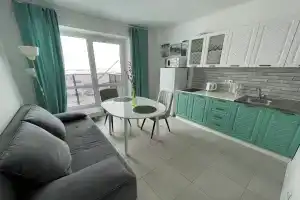 Prostornaya evrotreshka s balkonom Apartments, Kartmazovo
