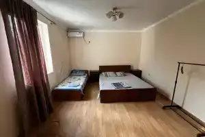 Tryohmestnyy nomer standart Apartments, Agudzera