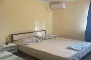 Tryohmestnyy nomer standart s vidom na more Apartments, Novyjj Afon
