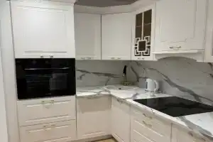 Novaya evrodvushka u metro, krovat king-size+divan i smart tv Apartments, Kartmazovo
