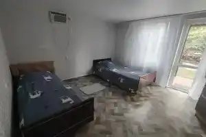 Dom s baney nedaleko ot Dona Cottage