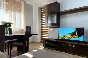 Semeynye apartamenty s 2 spalnyami i balkonom, Yerevan