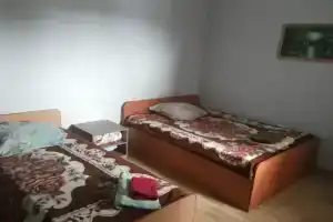 Tryohmestnyy nomer ekonom Apartments, Tobol'sk