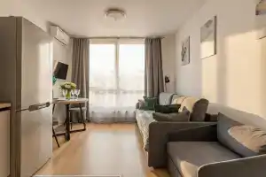 V 5 minutah peshkom do stantsii metro Solntsevo Apartments, Peredelkino