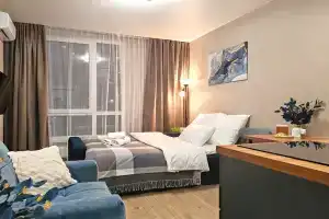 Shikarnaya solnechnaya studiya v Solntsevo v ZhK Luchi Apartments, Peredelkino