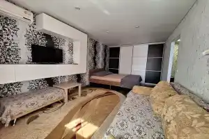 Otlichnaya 1-komnatnaya Apartments