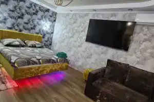Smart-studiya s Alisoy v tihom tsentrea Apartments, Lugansk