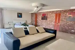 Novostroy s panoramnym vidom na bulvar Pushkina Apartments, Donetsk