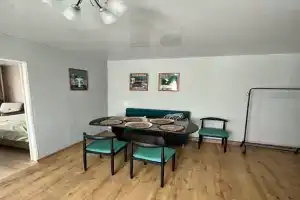 4-h komnatnaya v tsentre goroda Apartments, Kungur