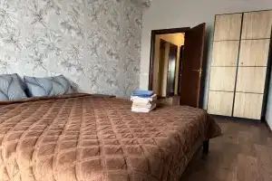 Uyutnaya sovremennaya , v tihom rayone goroda Apartments, Mariupol