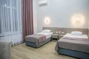 Dvuhmestnyy nomer s 2 otdelnymi krovatyami standart dlya lyudey s OVZ Apartments, Yelets