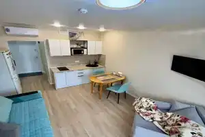 Uyutnaya so vsemi udobstvami ryadom s metro Apartments, Kartmazovo
