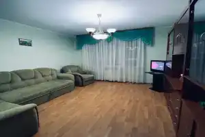 2-kv pr. Mayakovskogo 22 (tsentr, naberezhnaya) Apartments, Donetsk